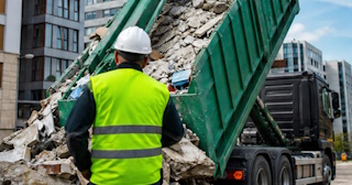 Вывоз строительного мусора в Салехарде: услуги лицензированной компании — ПроМусор